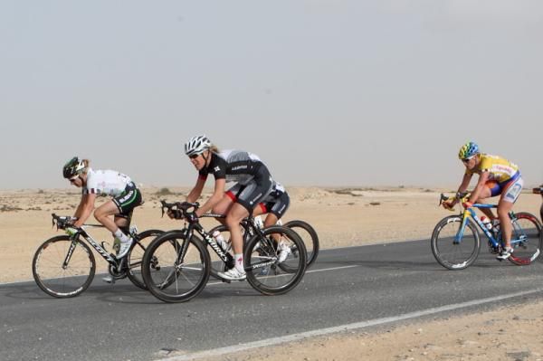 The break turned back into the headwind at the end of the first finishing lap and came to a virtual standstill