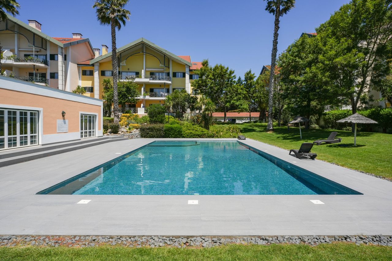 A real estate listing of a duplex in Sintra, Portugal.