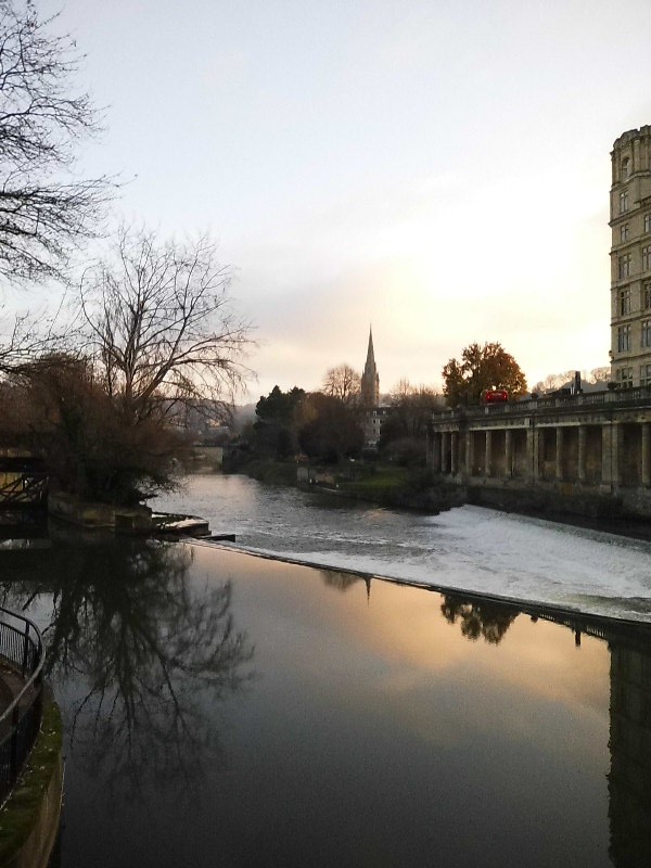 A picture of the weir in Bath, UK