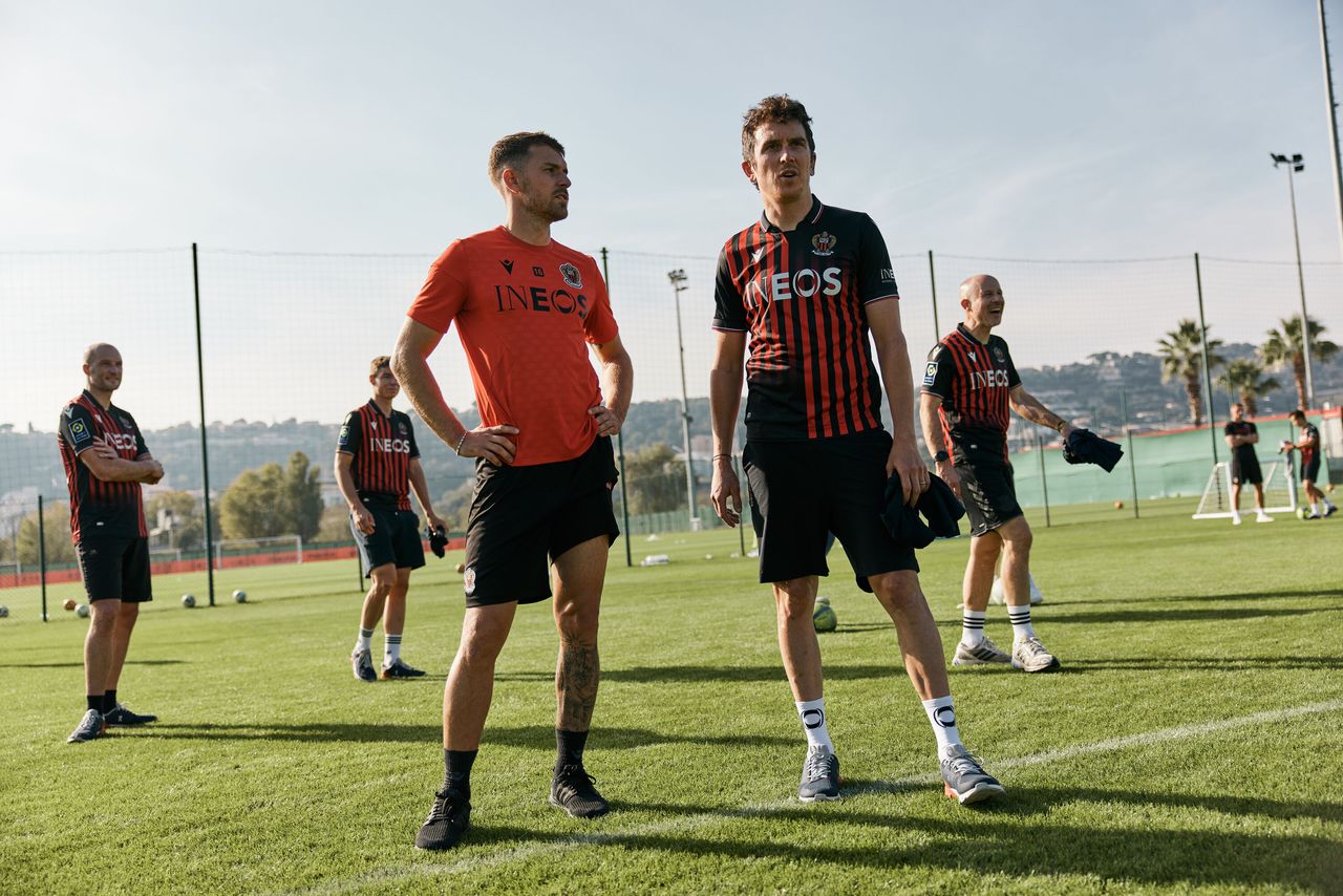 Geraint Thomas with OGC Nice midfielder Aaron Ramsay