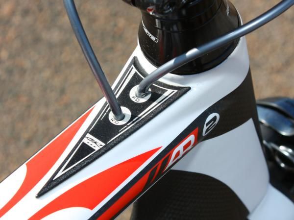 The fully guided derailleur lines are easy to route but the bends leading into the top tube are tight