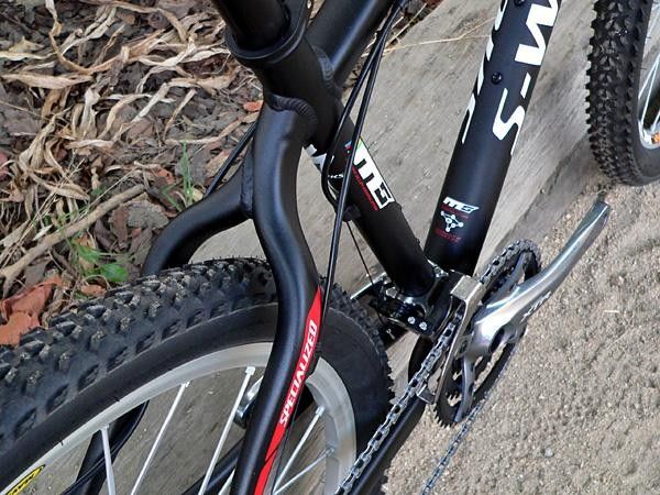 This definitely goes into the &ldquo;why didn&rsquo;t anyone think of this before?&rdquo; category. Asymmetric seatstay design reduces weight and complexity of symmetric designs.