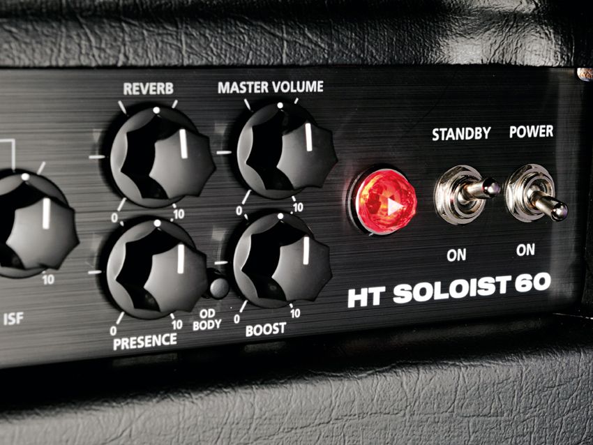 The reverb and boost functions can be triggered by the included footswitch.