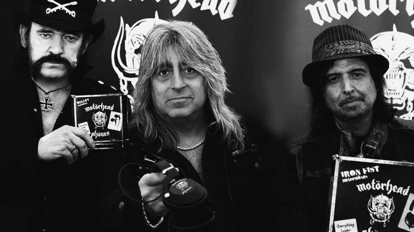 Lemmy and the lads with their new Mot&ouml;rheadph&ouml;nes