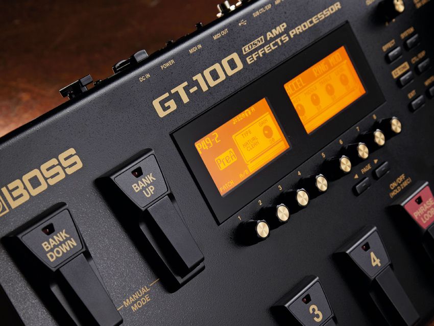 The GT-100's manual mode enables you to operate the unit like a conventional pedalboard.