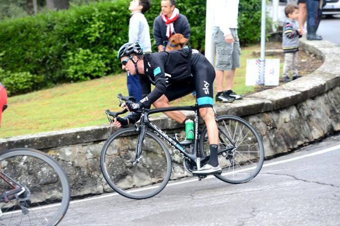 Bradley Wiggins (Team Sky) kept in touch