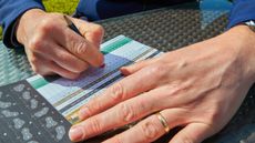 A player changing their scorecard