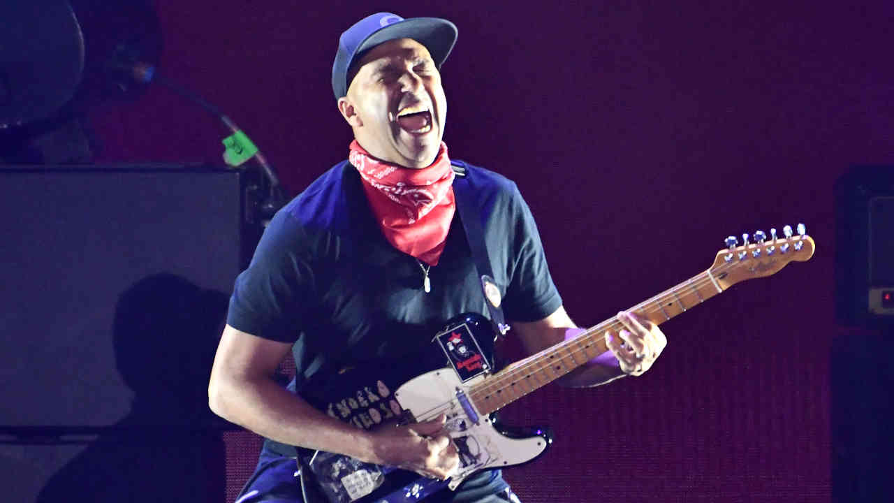 Watch Injured Tom Morello Recruit Fan for Rage Against the Machine Song