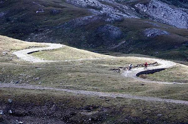Cutting loose down the Braulio Pass