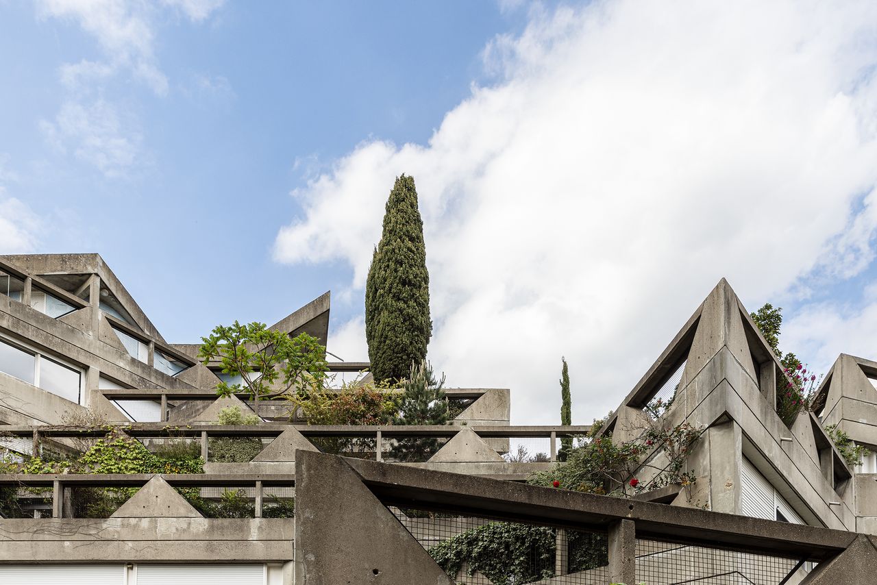 Exterior views of the &Eacute;toiles d&rsquo;Ivry