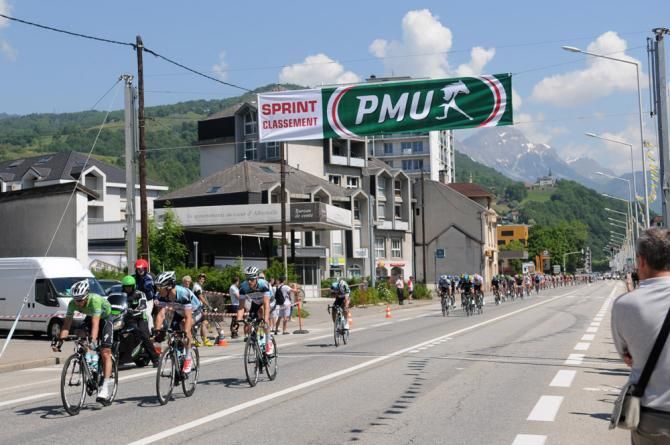 Points leader Gianni Meersman (Omega Pharma-QuickStep) placed first at the intermediate sprint in Albertville