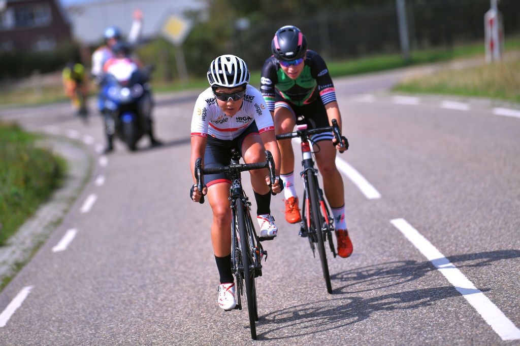 Eri Yonamine (Team Wiggle High5), Esther Van Veen (Team Parkhotel Valkenburg)