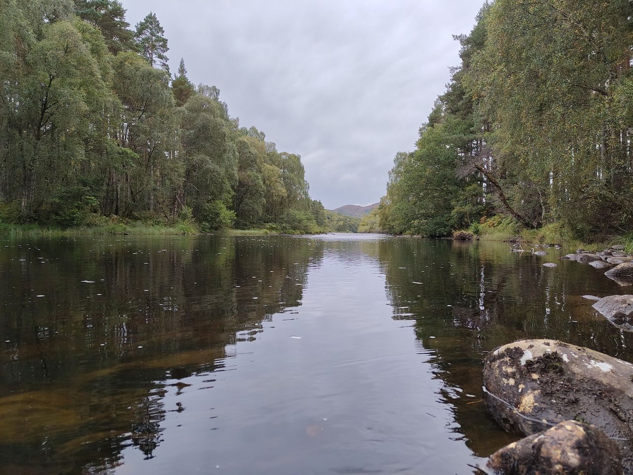 A camera sample taken on the Fairphone 6 showing a river with a mountain in the background.