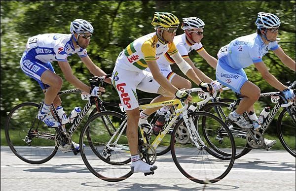 Australian champion Matthew Lloyd (Silence-Lotto) is easy to spot.
