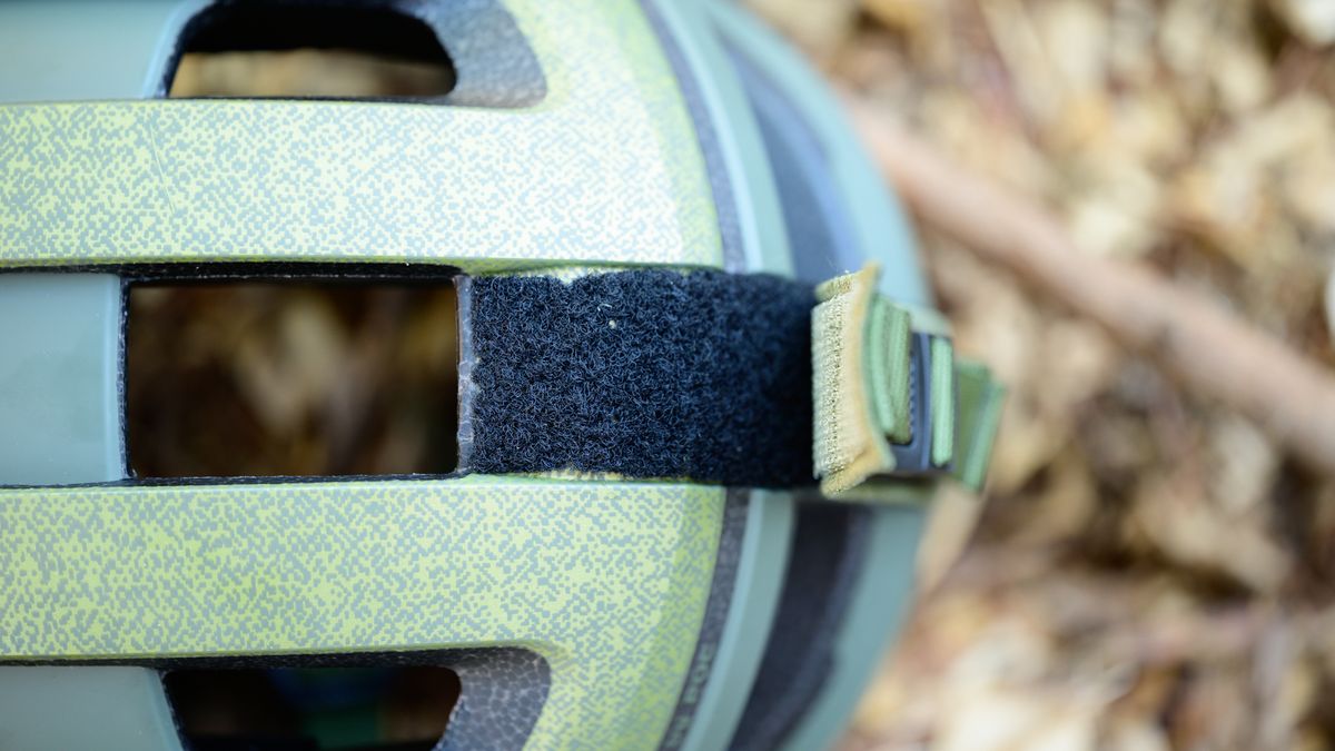 POC Omen Ultra MIPS removable rear strap