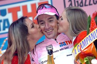 Kisses for the new race leader Marco Pinotti (T-Mobile).