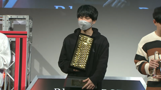 The winner of Realforce's Typing Championship 2024 with a golden keyboard trophy.