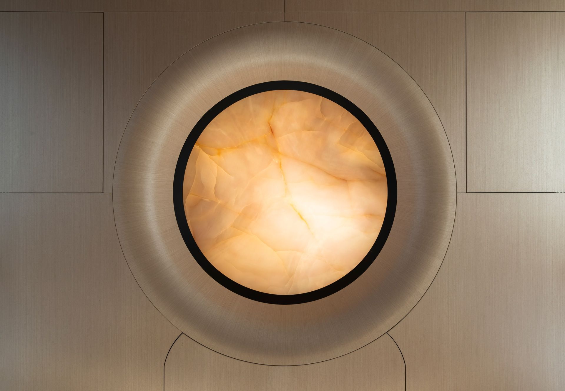 M/Y HEED interior details: light fixture