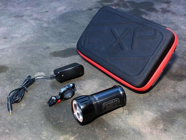 Where is everything? By combining the battery cells into a single unit along with the electronics and LED emitters, Exposure has created a fantastically compact, light (and bright) handlebar mounted light in its flagship MaXx-D