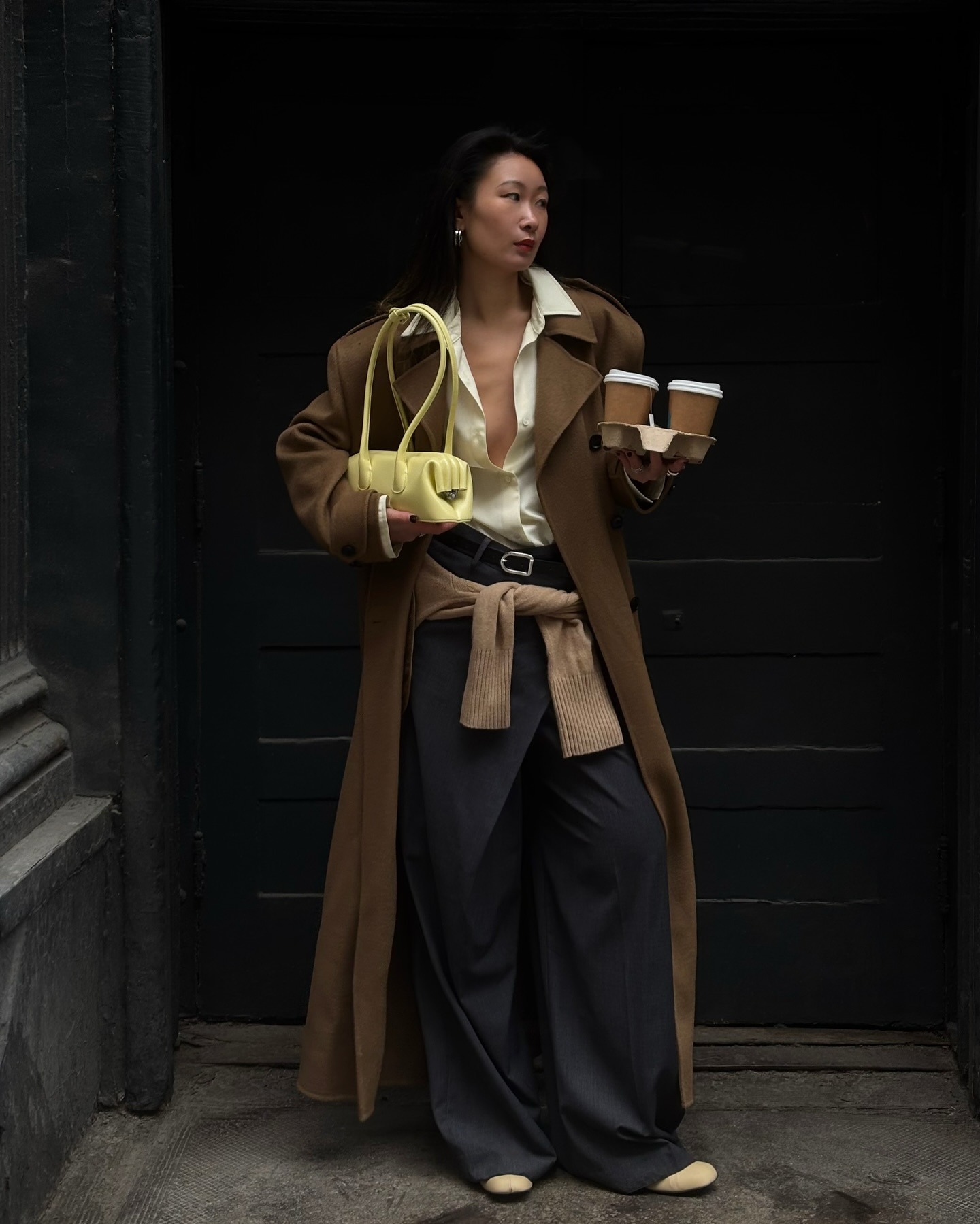 Fashion person Caroline Lin wears a best long wool coat. She wears a long brown coat. This image was recently taken from her Instagram.