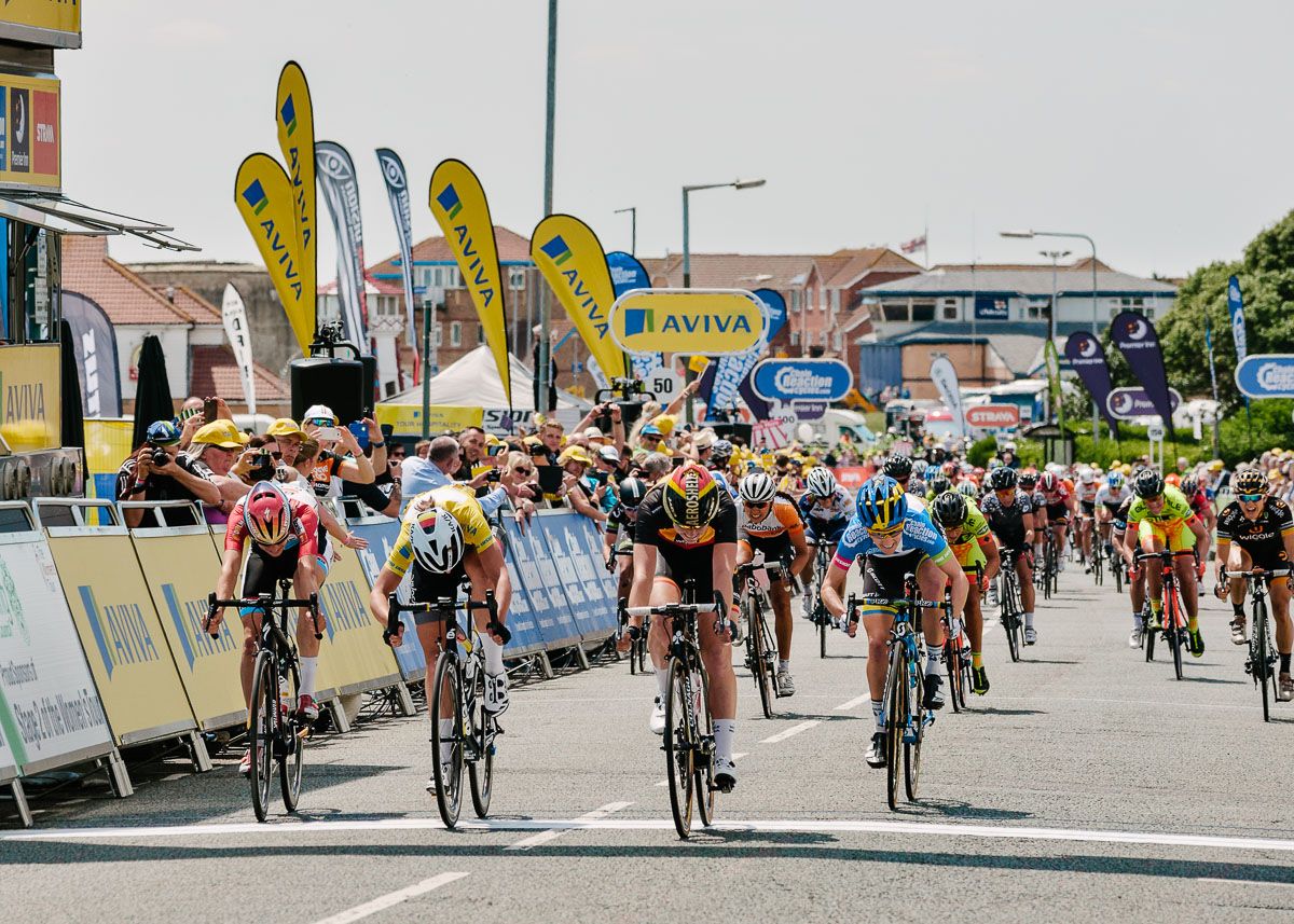 Jolien d'Hoore (Wiggle Honda) wins a close sprint