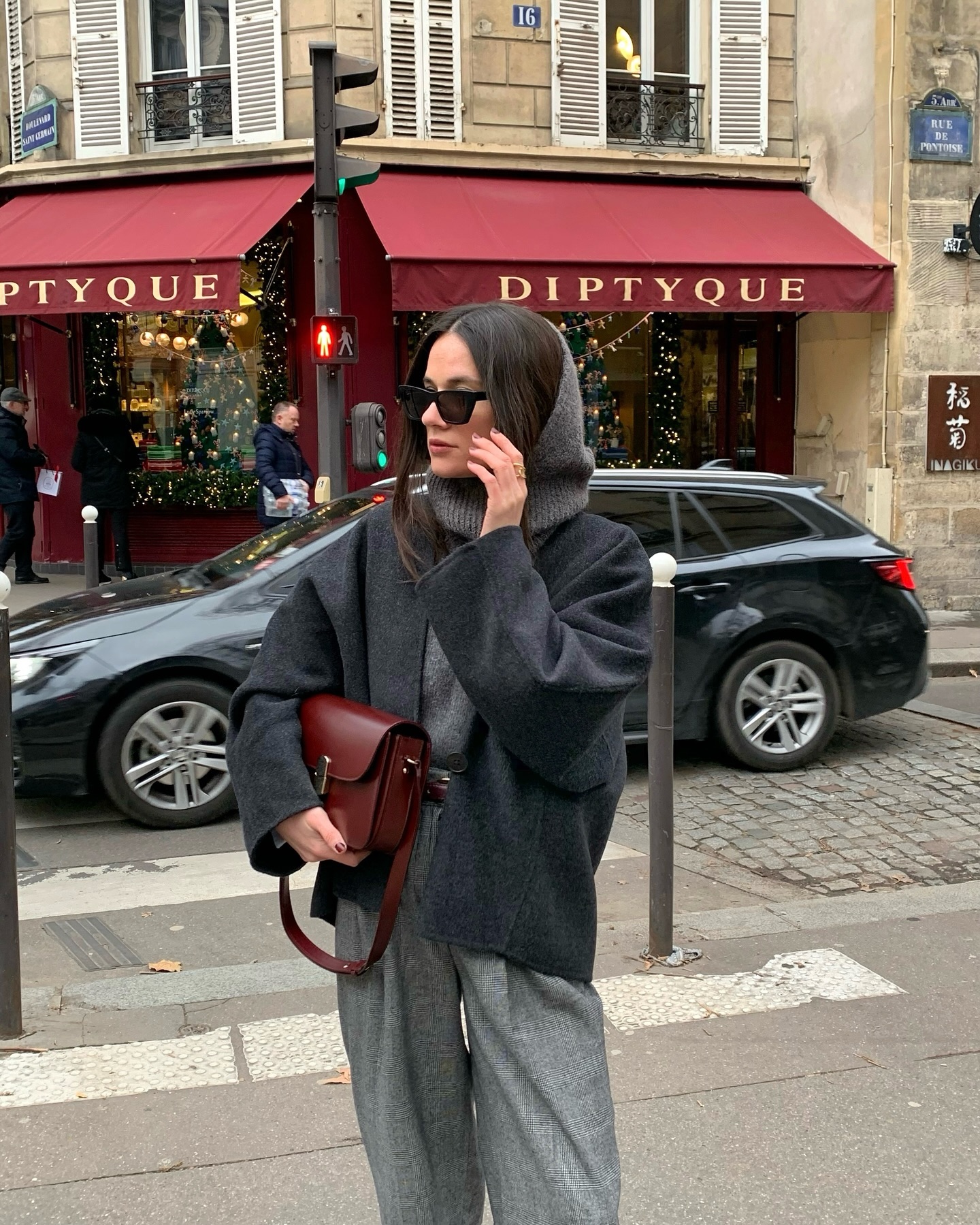 French woman wearing scarf on her head.