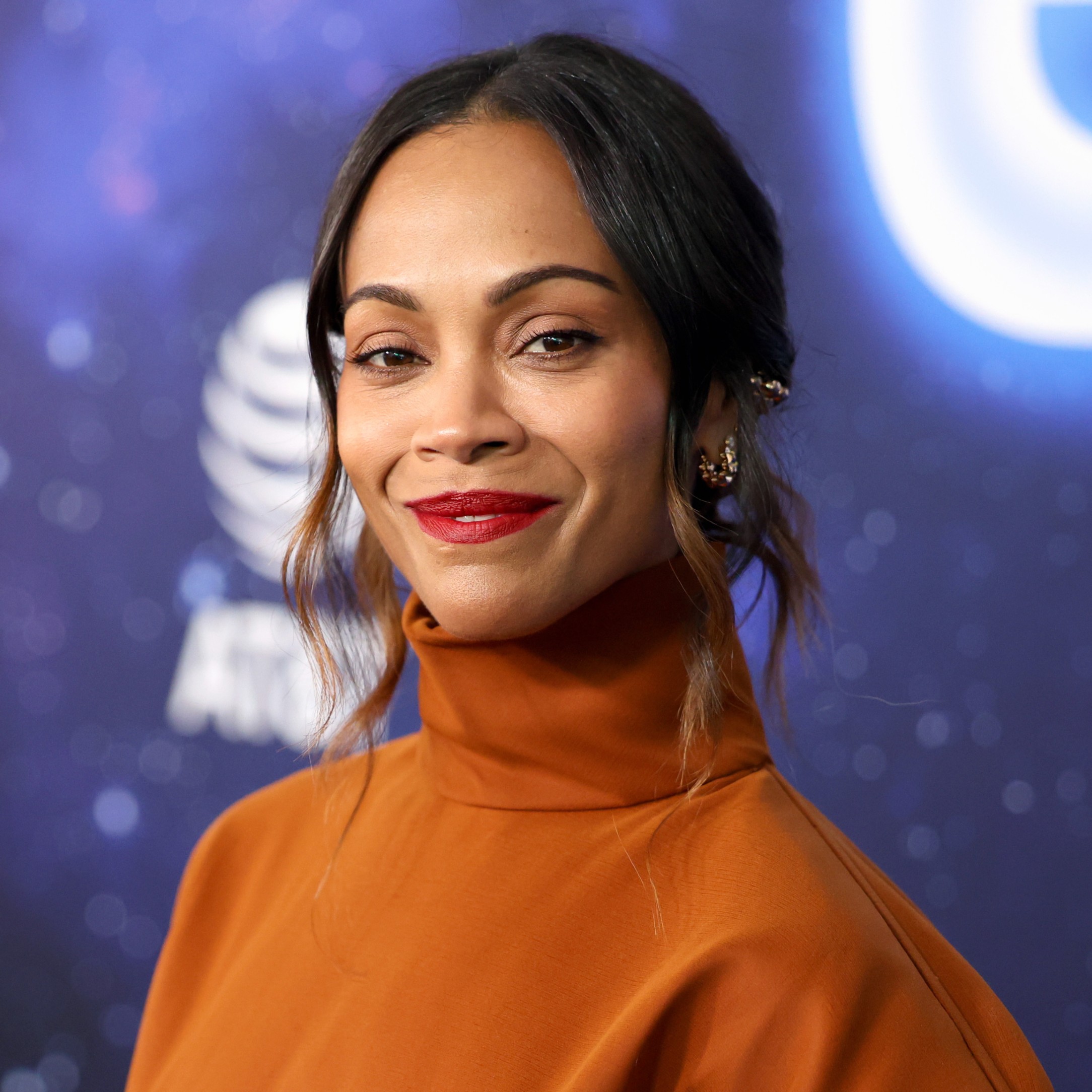 Zoe Saldana shows off her soft highlights.