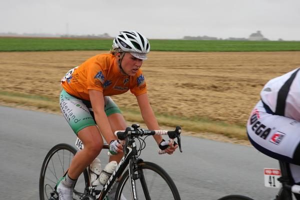 Race leader Annemiek Van Vleuten (Nederland Bloeit) was in the break.