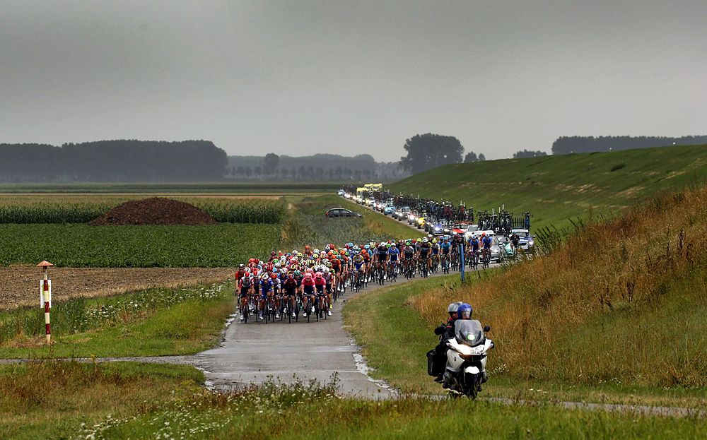 The peloton during the first stage of BinckBank Tour