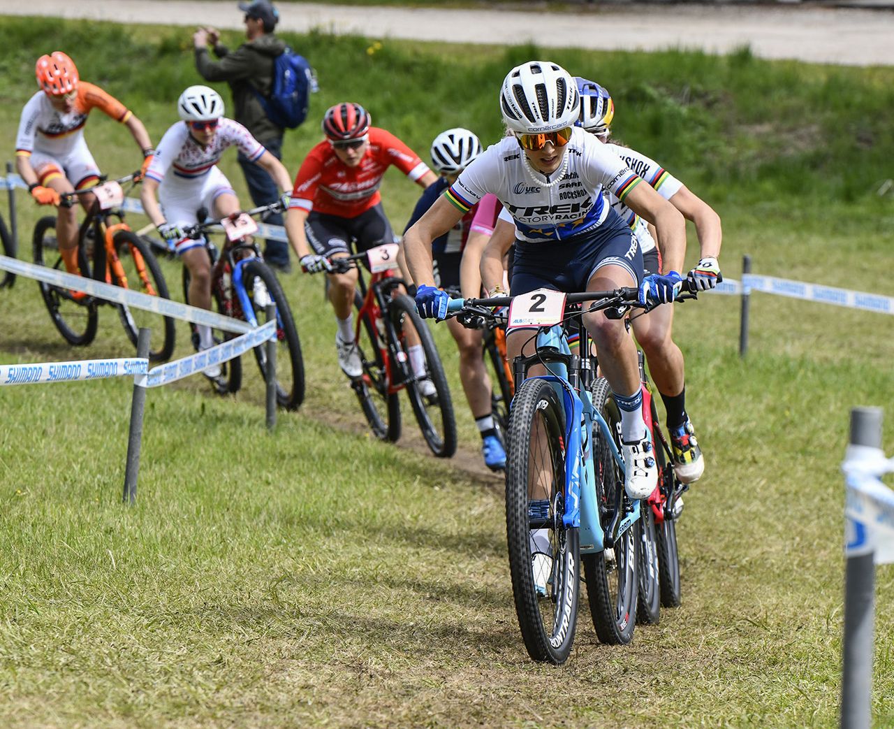 Jolanda Neff (Trek Factory Racing XC) leading at start