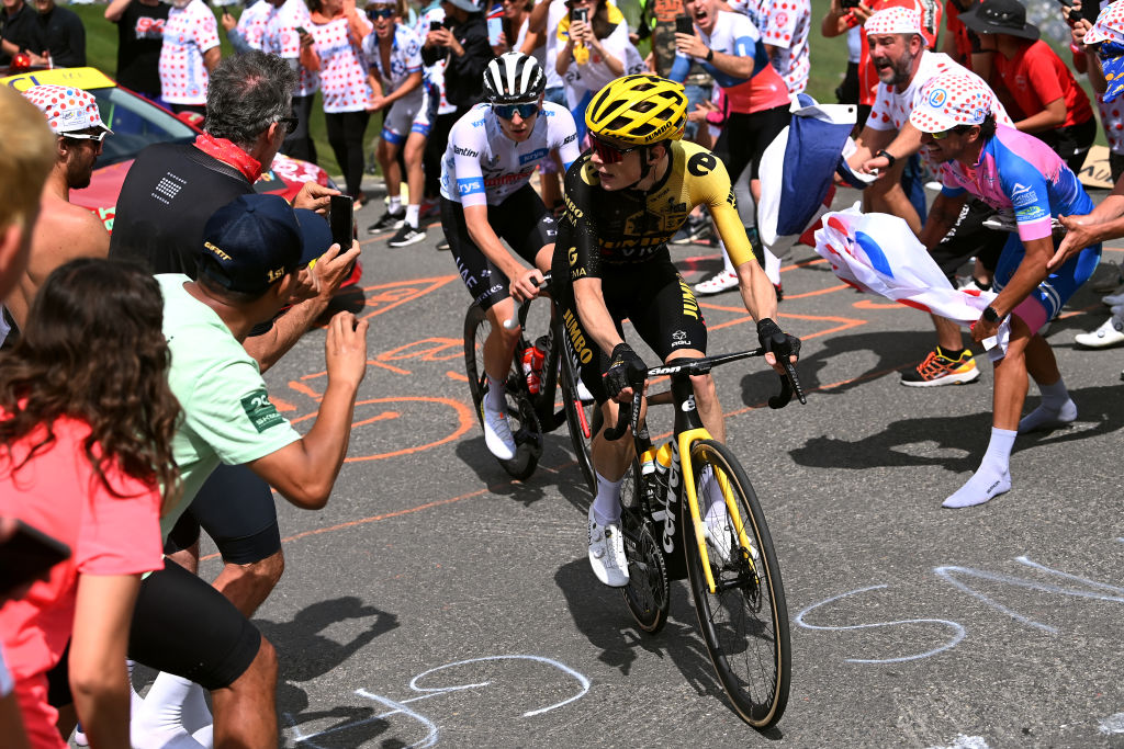 CAUTERETSCAMBASQUE FRANCE JULY 06 LR Tadej Pogacar of Slovenia and UAE Team Emirates White Best Young Rider Jersey and Jonas Vingegaard of Denmark and Team JumboVisma attack during the stage six of the 110th Tour de France 2023 a 1449km stage from Tarbes to CauteretsCambasque 1355m UCIWT on July 06 2023 in CauteretsCambasque France Photo by Tim de WaeleGetty Images