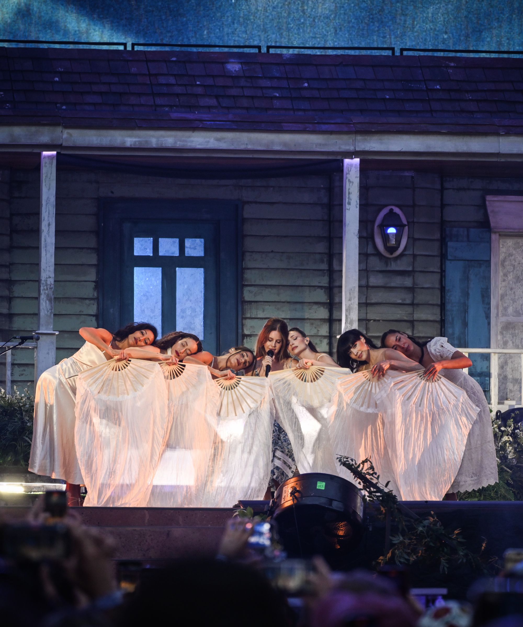 Lana Del Rey tour set