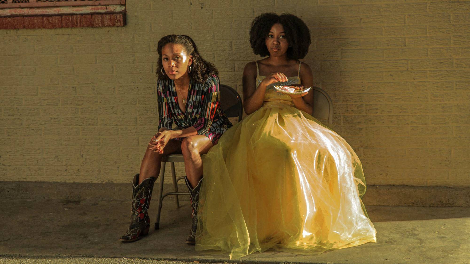 Nicole Beharie als Türkis Jones und Alexis Chikaeze als Kai Jones in Miss Juneteenth