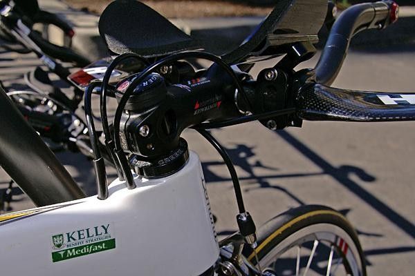 Trek apparently understood the impact of exposed cables fairly early on as even its previous generation TTX tucked the housing behind the stem where they were sheltered from clean air.