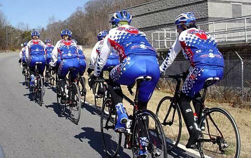 The sun was out and a nice litle paceline had formed