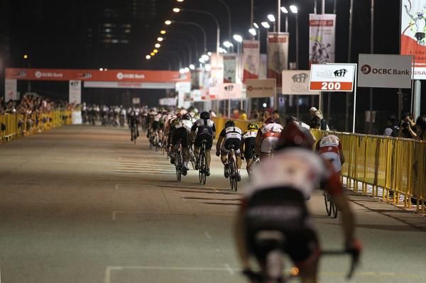 The damage of the high pace shows at the back of the bunch