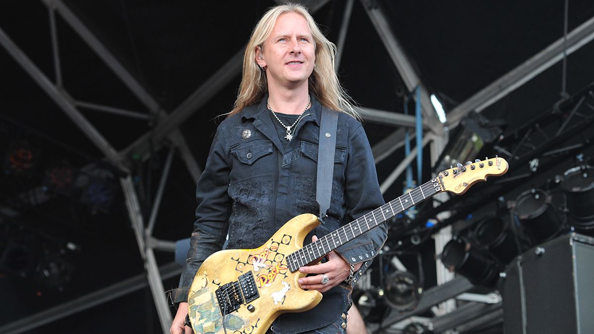 Jerry Cantrell playing his G&amp;L Blue Dress Rampage