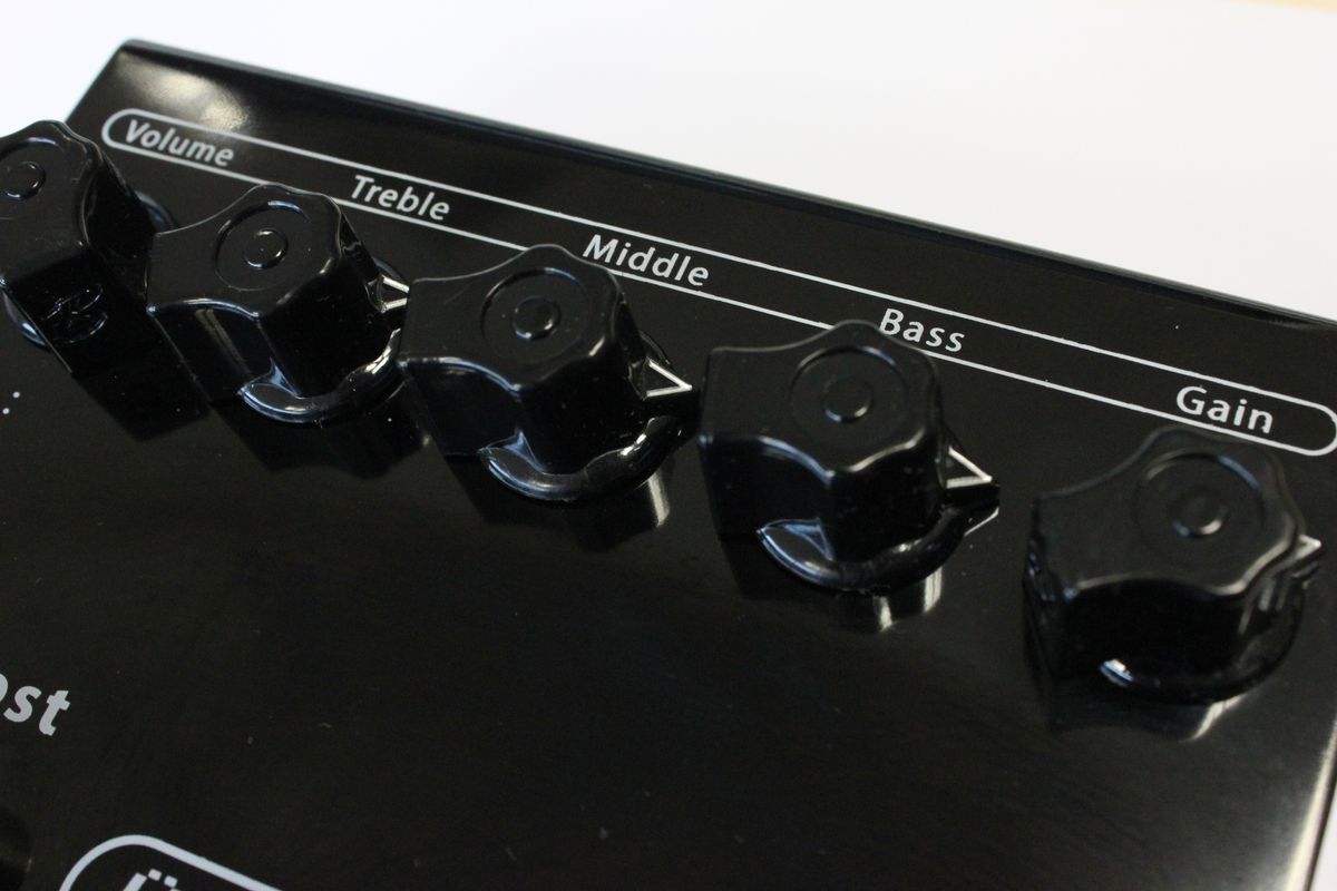 Unlike most distortion pedals, the Uberschall features the essential tone knobs, allowing you to scoop the mids and adjust your sound like an amp.