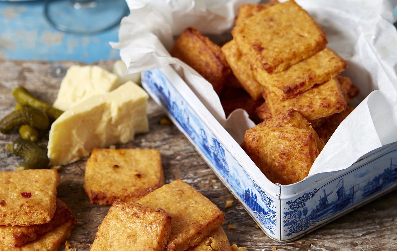 Cheddar cheese and chutney biscuits