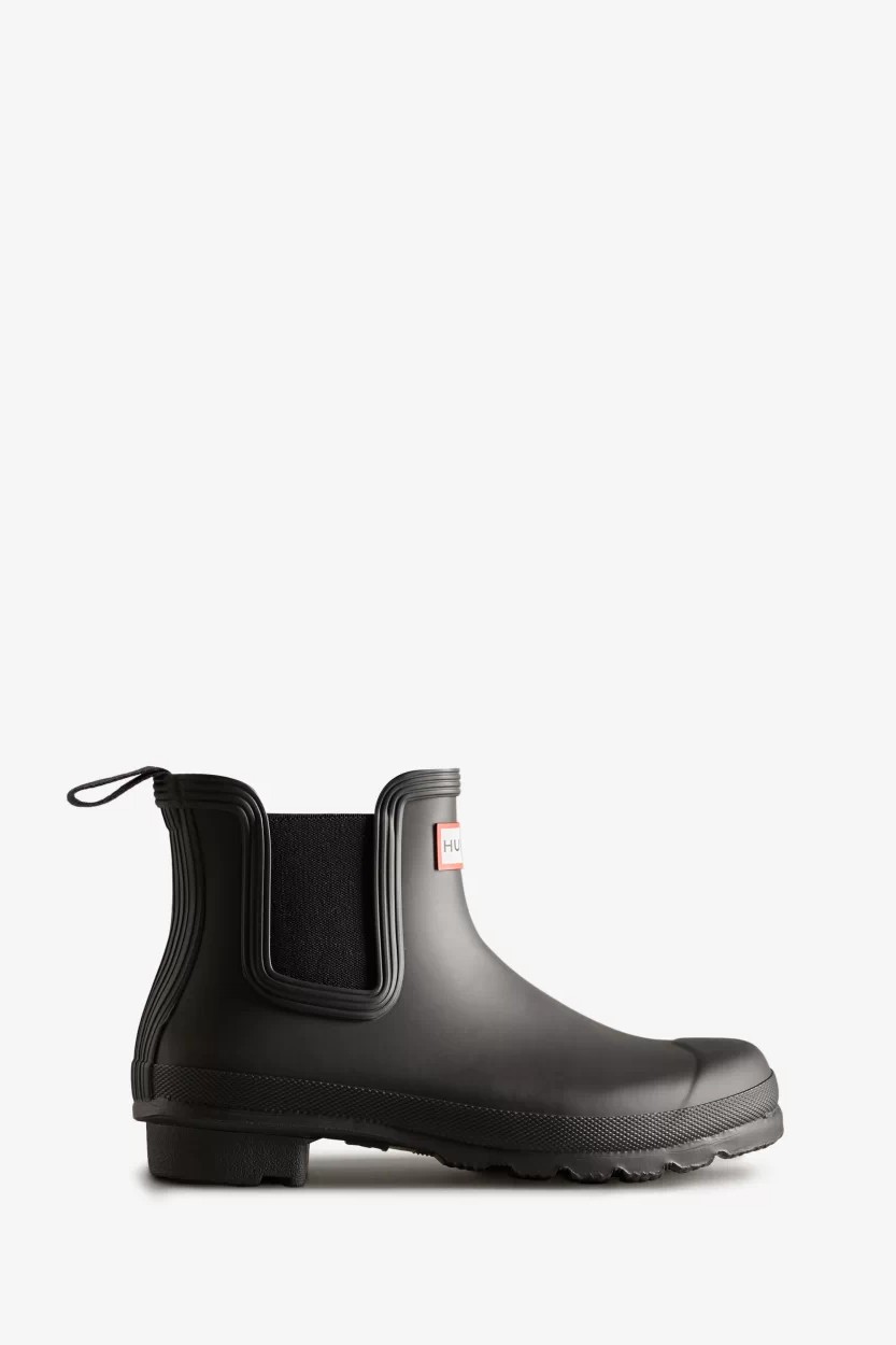 short rain boots in black