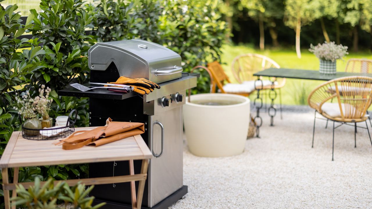 Backyard with barbeque and dining table