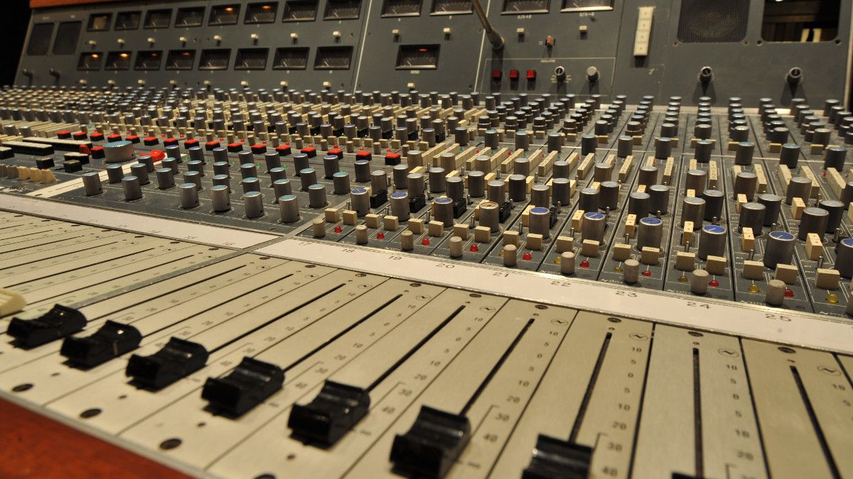 Why your mix sounds amateur - and how to make it sound pro