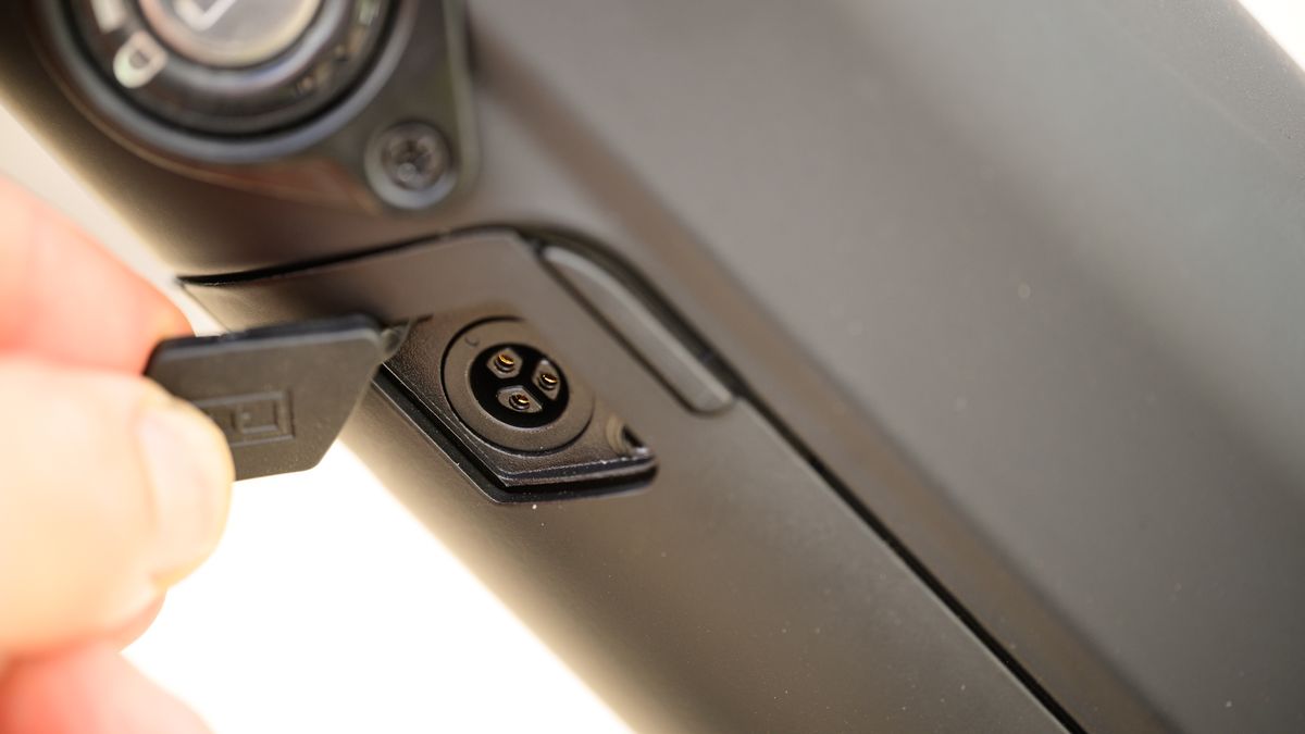 Priority e-Classic Plus ebike charging port