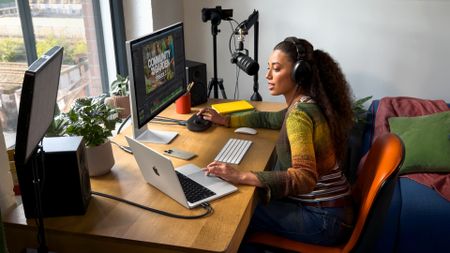 A podcaster using the Apple MacBook Pro M5