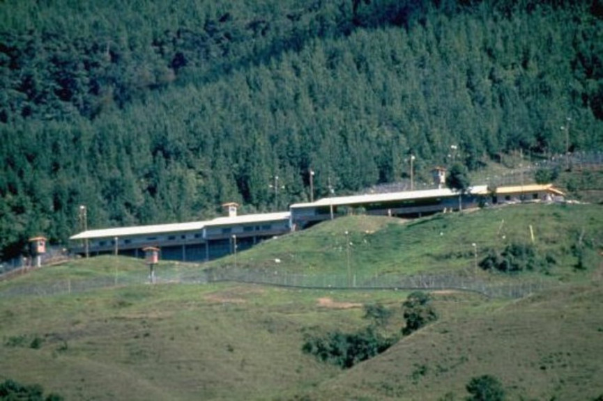 12-things-you-probably-didnt-know-about-pablo-escobar-10-1556687446-LsYF-column-width-inline