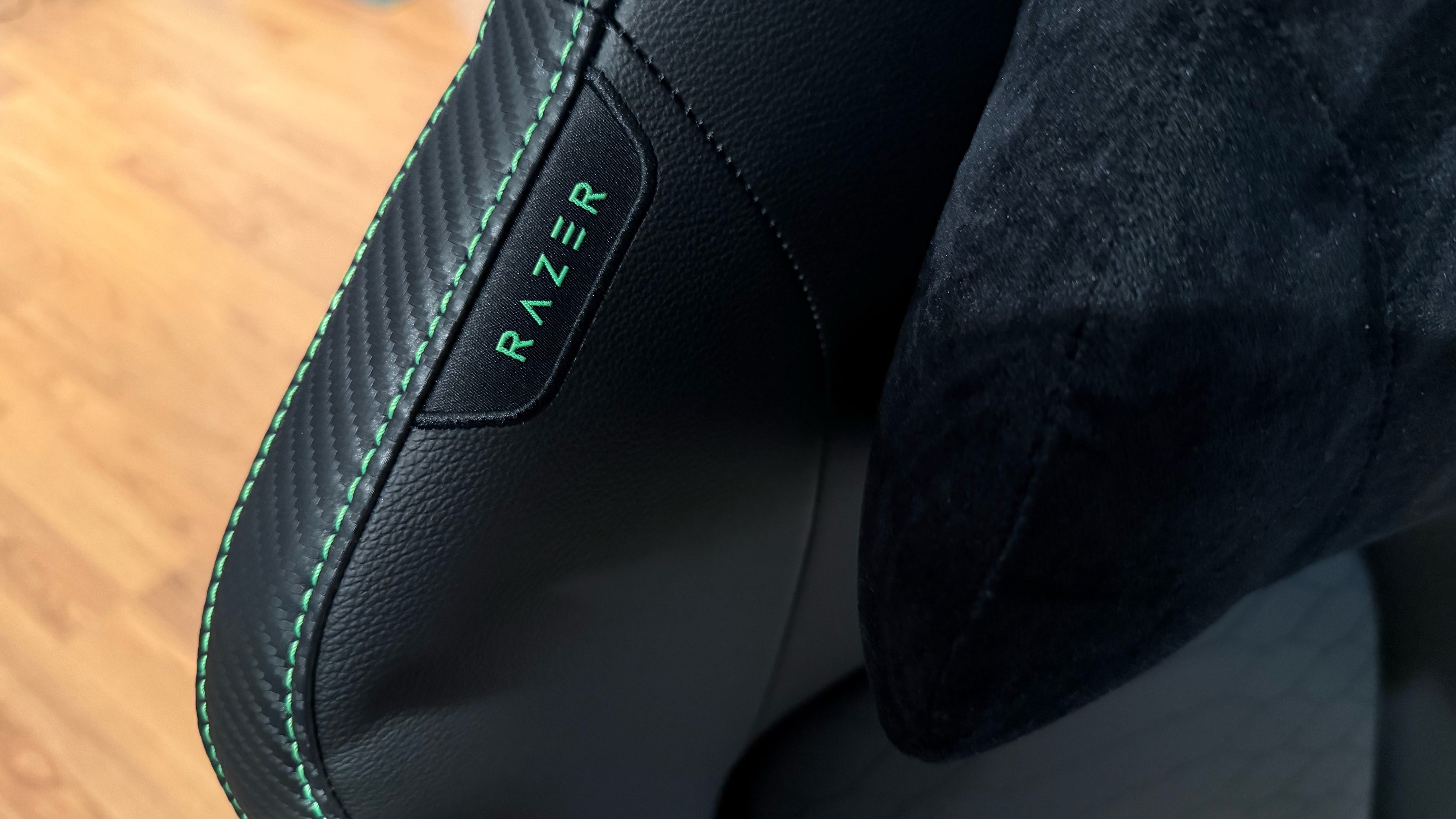 Razer Iskur V2