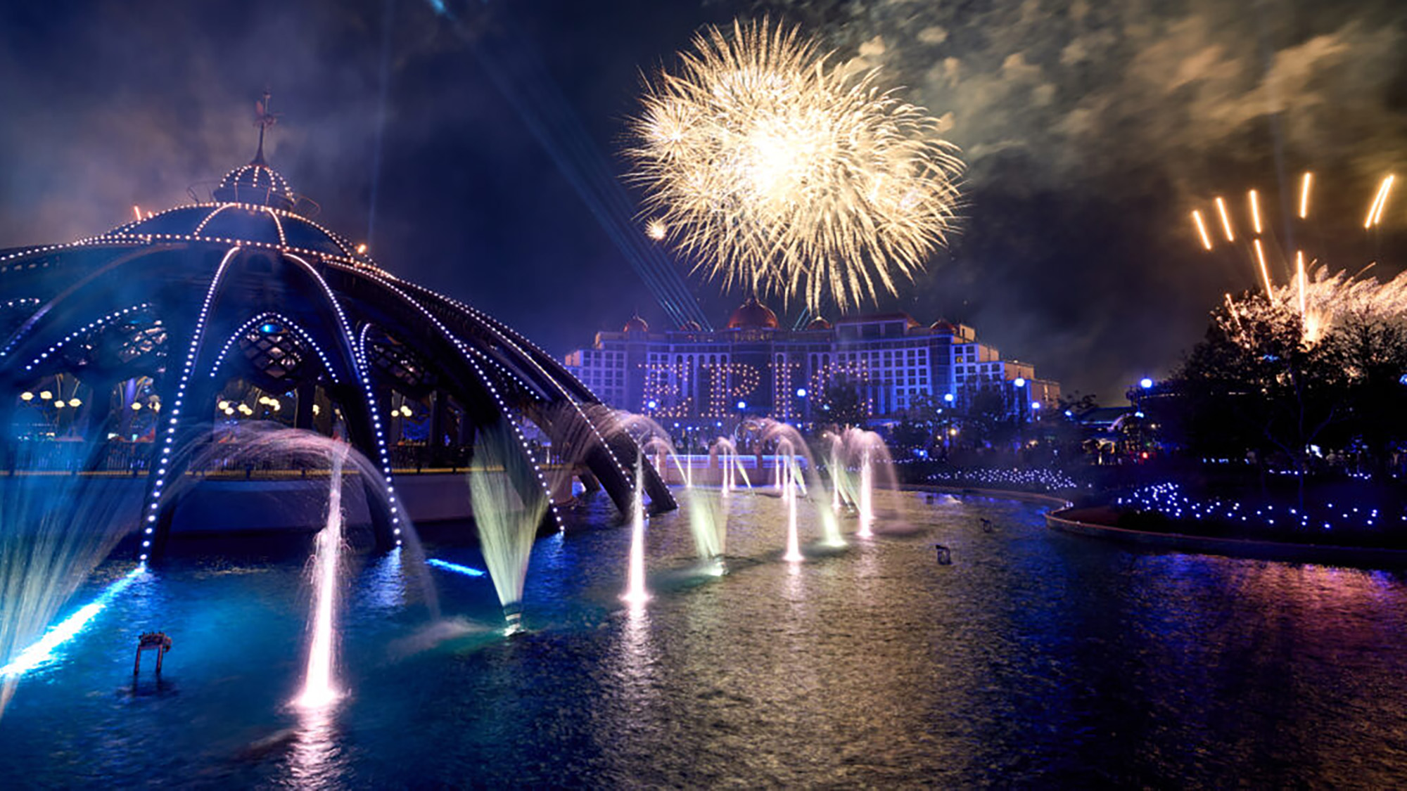 A look at the fireworks over Grand Helios hotel as part of Epic Universe's Celestial Goodnight program.