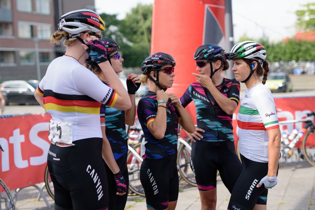 The Canyon-SRAM riders chat pre-stage