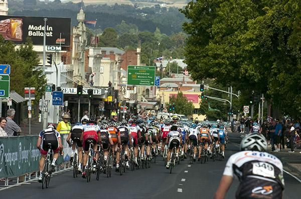 The peloton in the men's under 23 race head down Sturt Street with a tail wind.