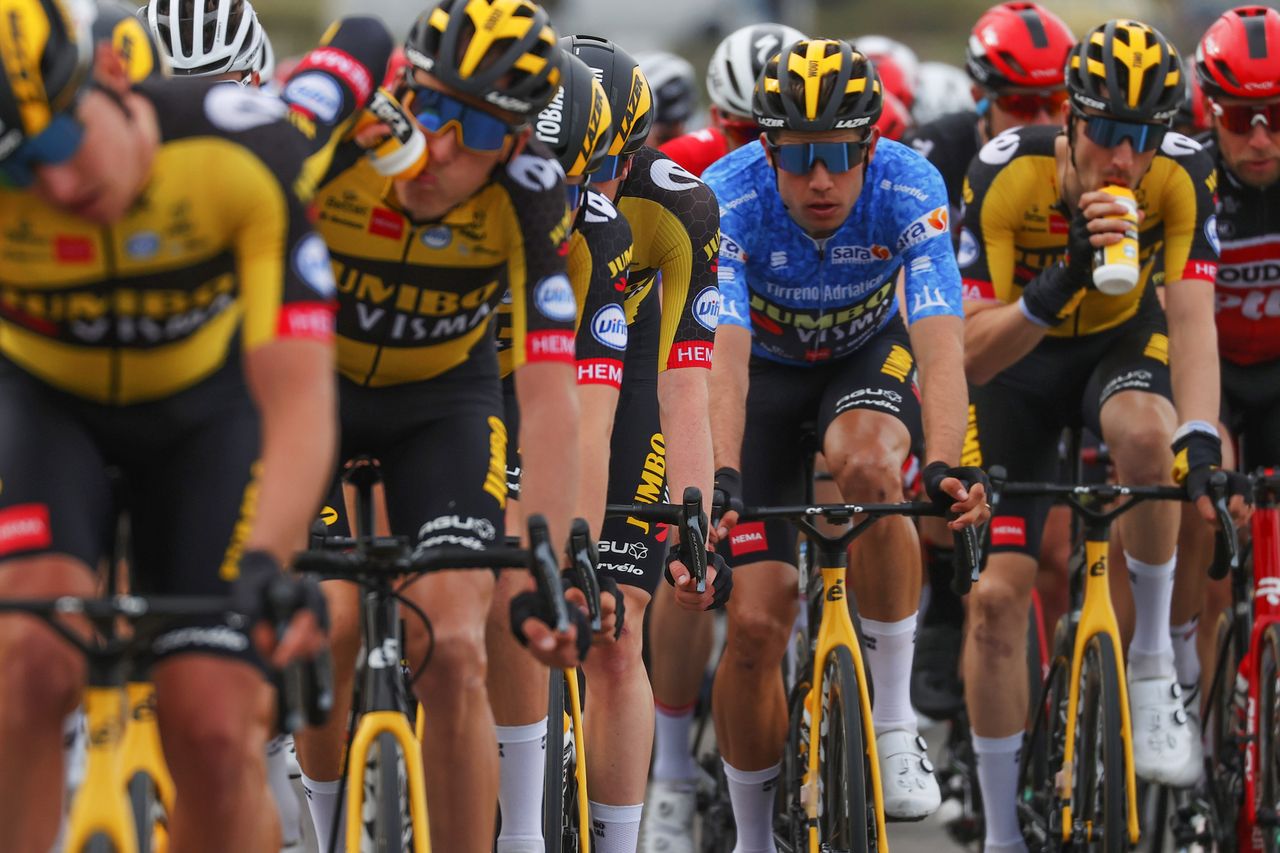 Wout Van Aert was protected by his Jumbo-Visma teammates